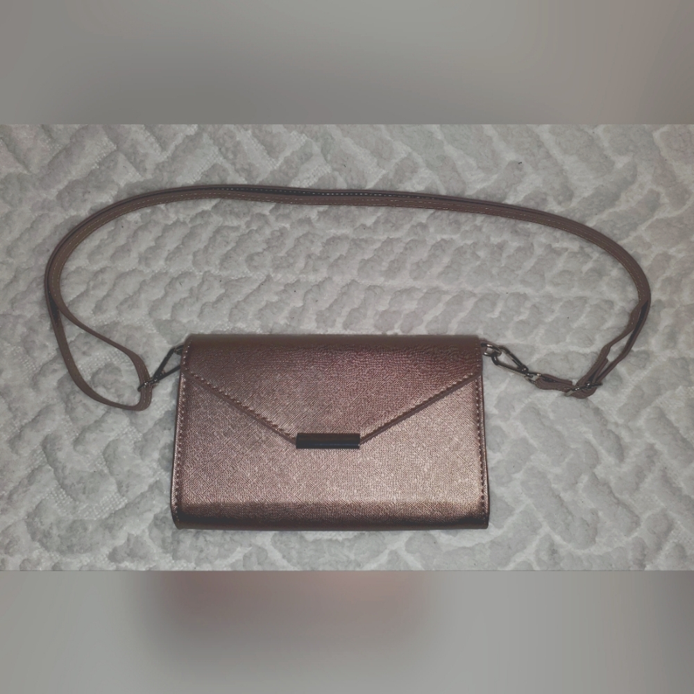 EUC Save The Girls touchscreen purse 💃